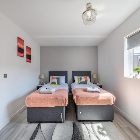 Ash View Place 4 -Heathrow - Thorpe Park - Free Parking Staines-upon-Thames Esterno foto