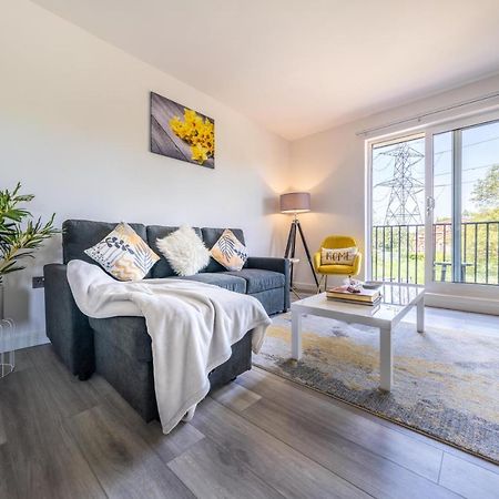 Ash View Place 4 -Heathrow - Thorpe Park - Free Parking Staines-upon-Thames Esterno foto