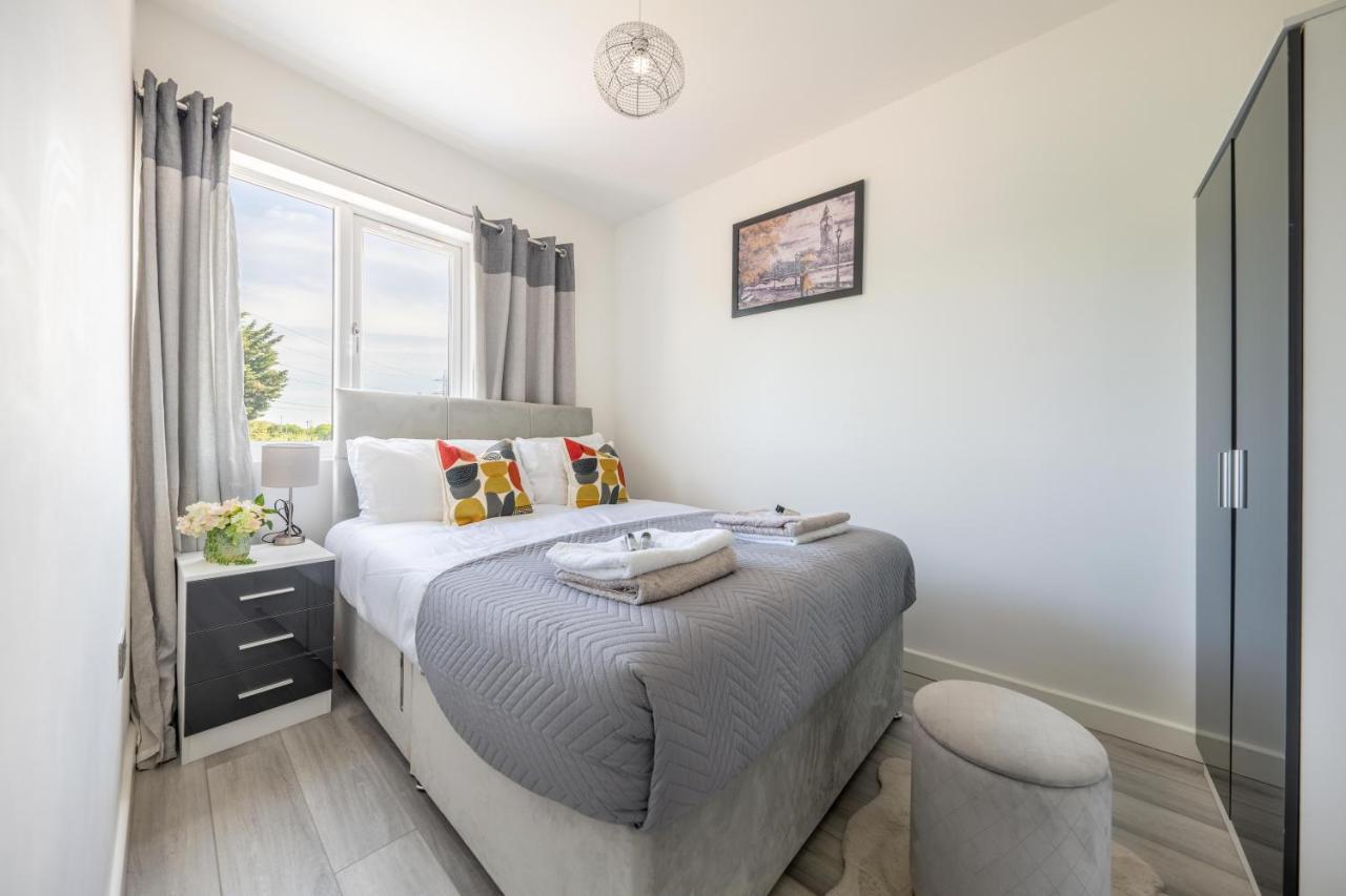 Ash View Place 4 -Heathrow - Thorpe Park - Free Parking Staines-upon-Thames Esterno foto