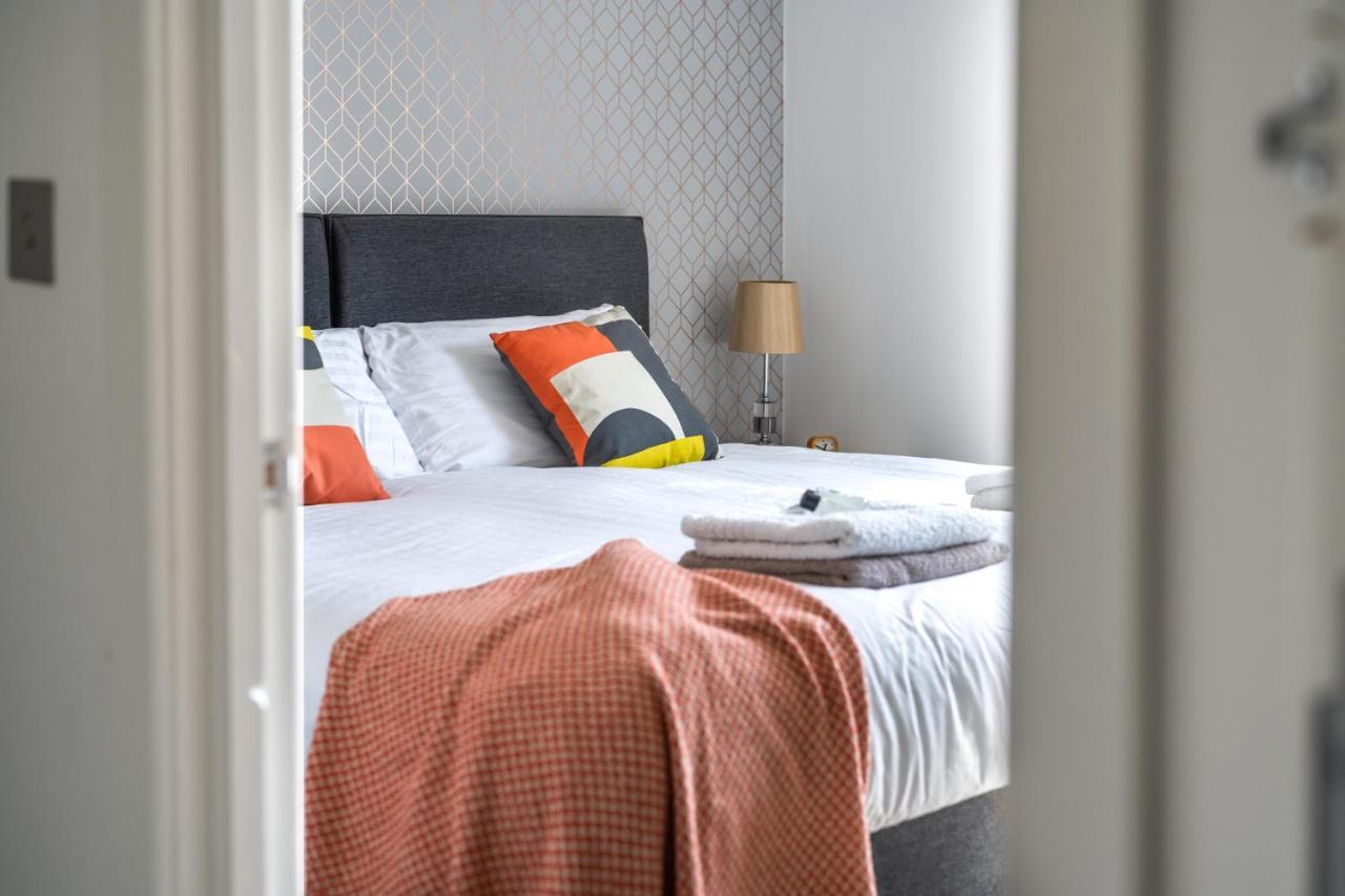 Ash View Place 4 -Heathrow - Thorpe Park - Free Parking Staines-upon-Thames Esterno foto