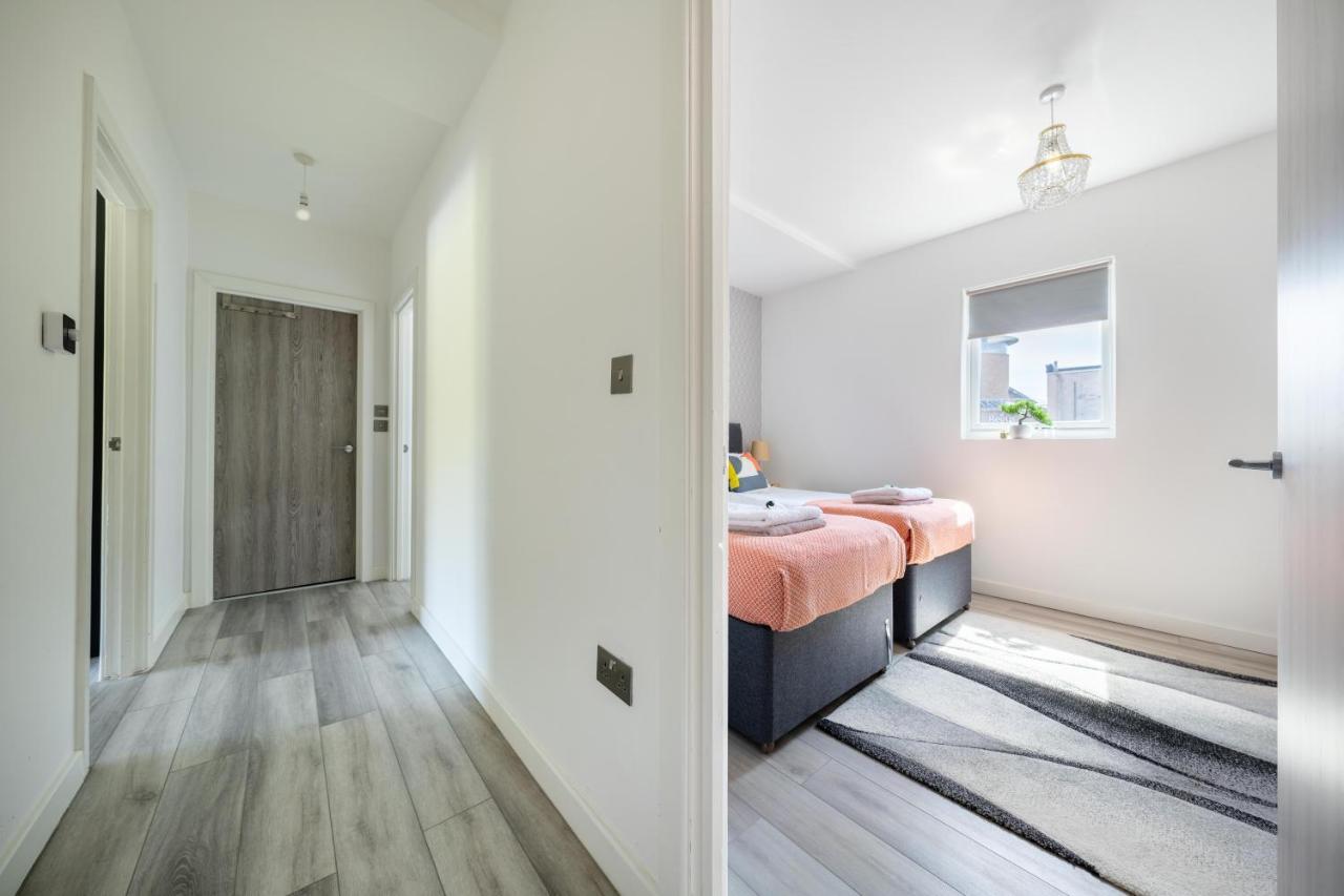 Ash View Place 4 -Heathrow - Thorpe Park - Free Parking Staines-upon-Thames Esterno foto