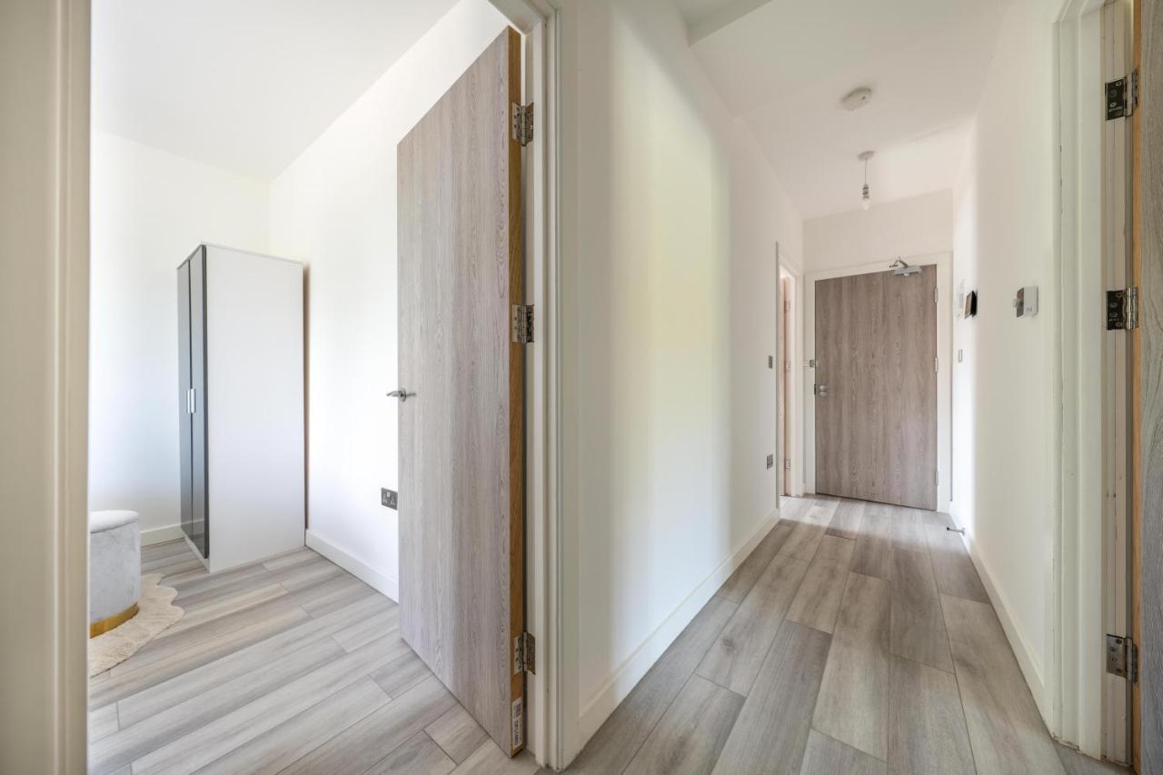 Ash View Place 4 -Heathrow - Thorpe Park - Free Parking Staines-upon-Thames Esterno foto