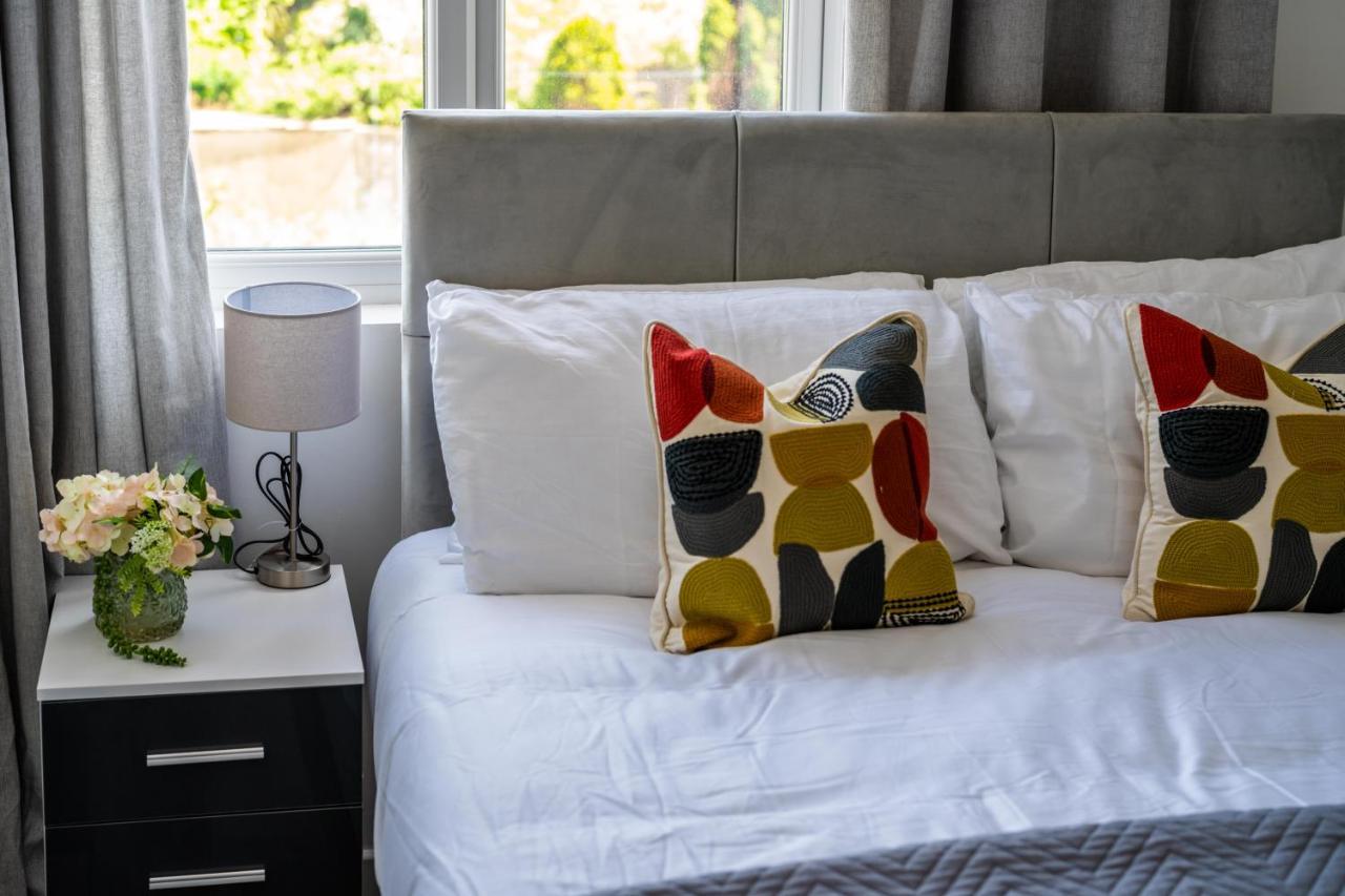Ash View Place 4 -Heathrow - Thorpe Park - Free Parking Staines-upon-Thames Esterno foto