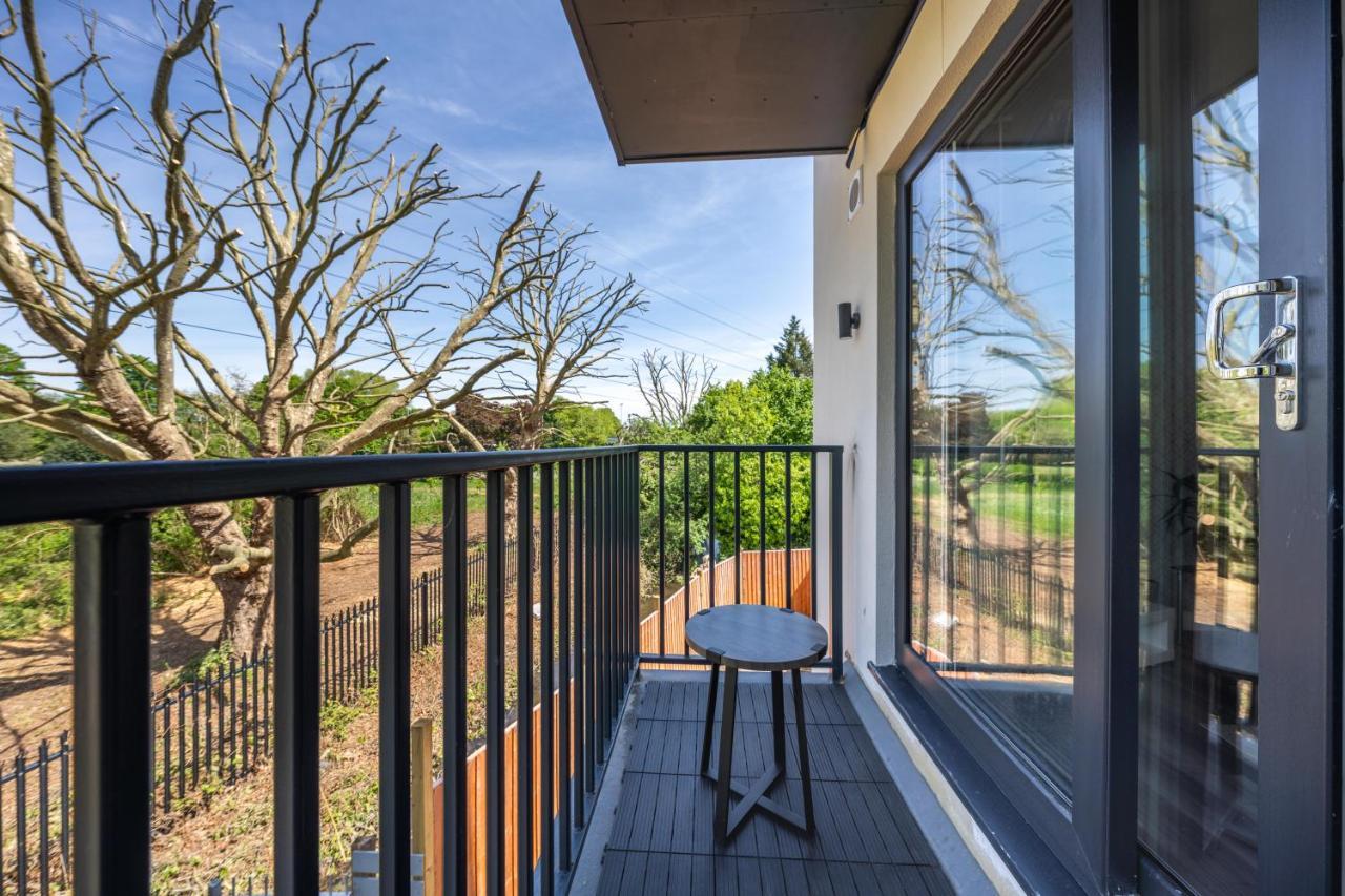 Ash View Place 4 -Heathrow - Thorpe Park - Free Parking Staines-upon-Thames Esterno foto