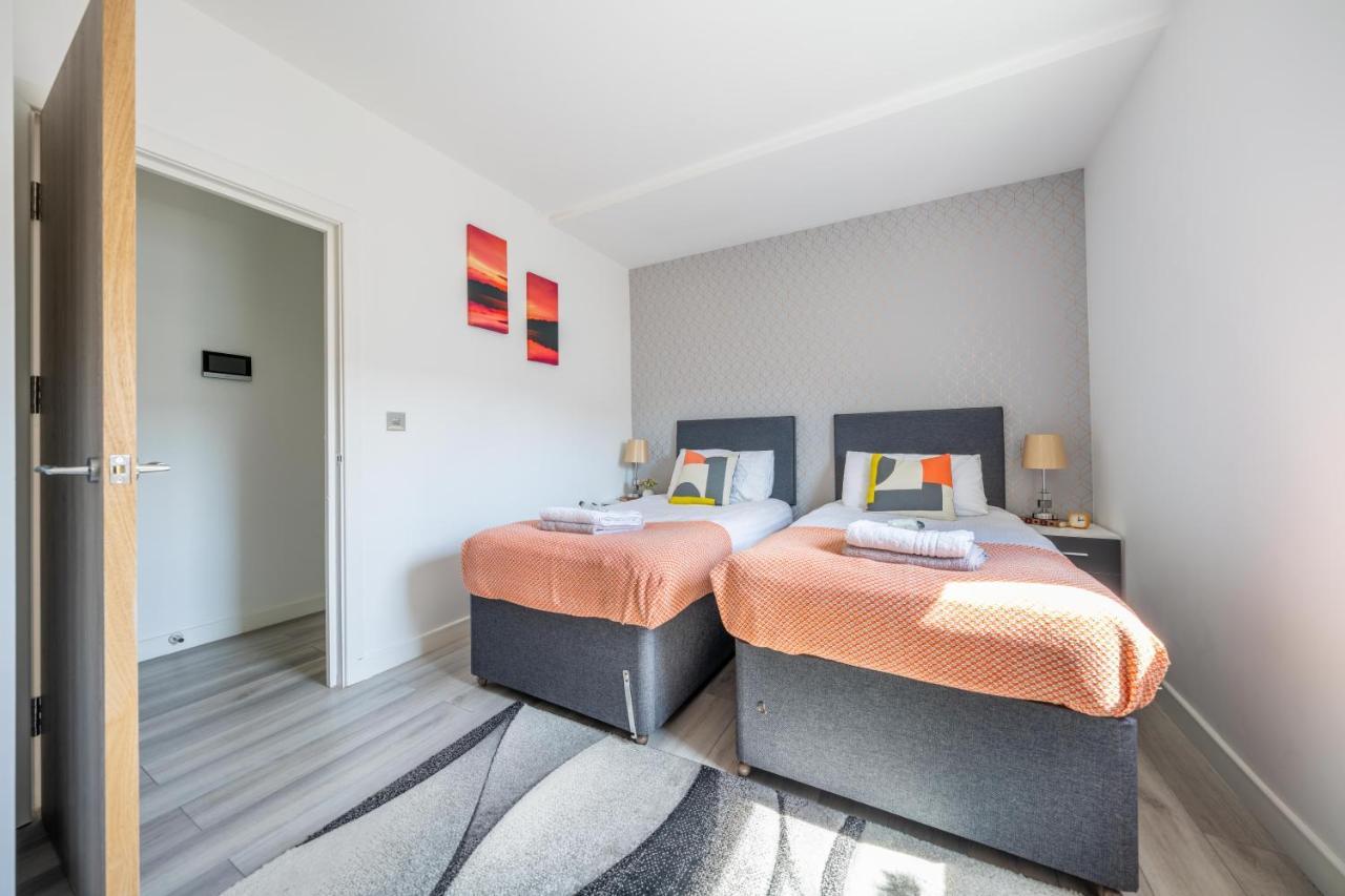 Ash View Place 4 -Heathrow - Thorpe Park - Free Parking Staines-upon-Thames Esterno foto