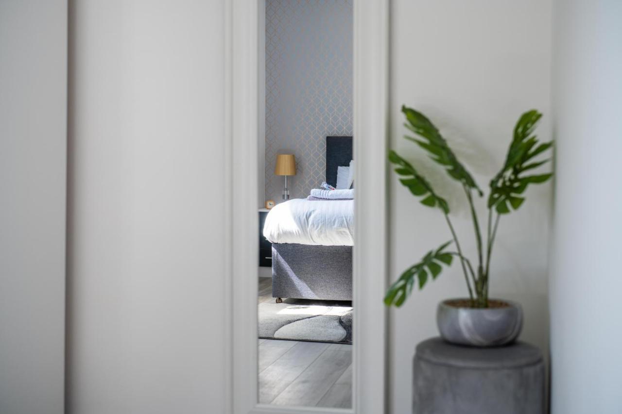 Ash View Place 4 -Heathrow - Thorpe Park - Free Parking Staines-upon-Thames Esterno foto